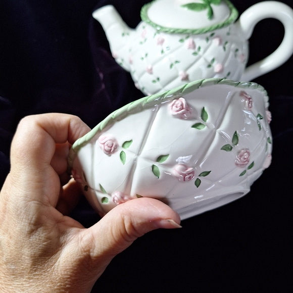 Teapot raised roses &bowl - Picture 9 of 13